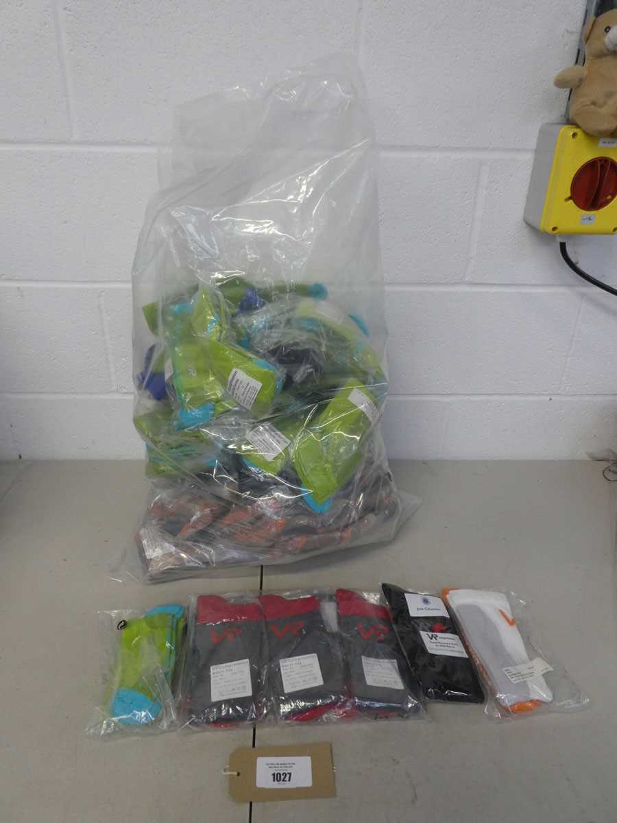 Lot A bag containing approx. 100 pairs of VR...