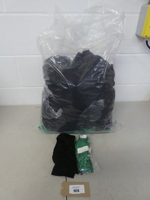 Lot A bag containing a large quantity of VR...