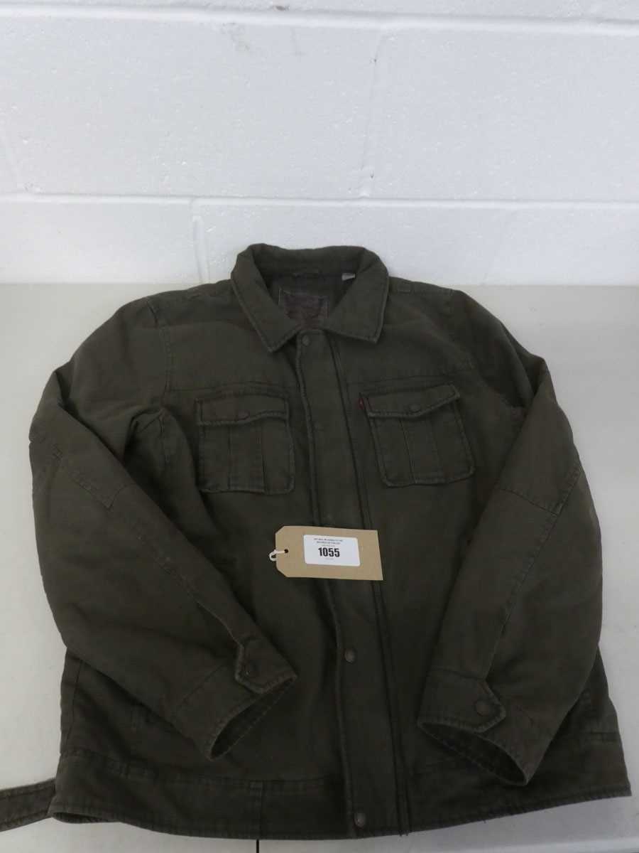 Lot A Levi's coat/jacket in green ( size M).