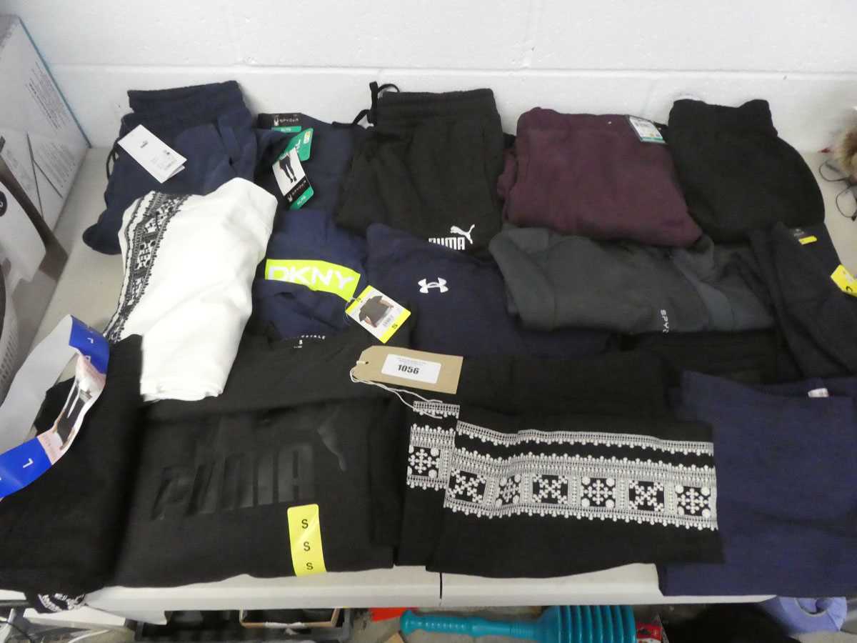 Lot Approx. 15 items of branded clothing to...