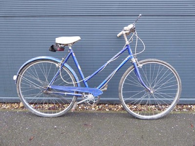Lot 4029 - Marlboro blue vintage town bike