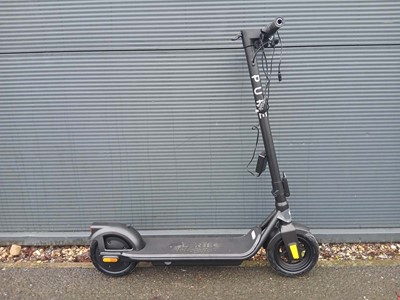 Lot 4041 - Pure Air5 electric scooter with charger