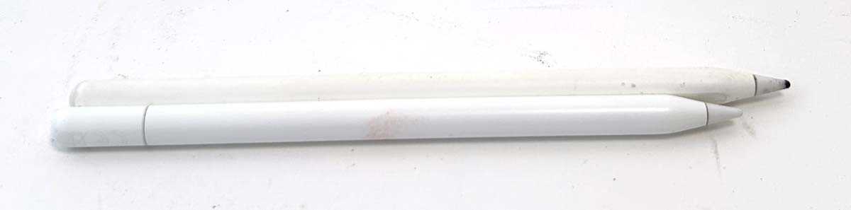 Lot Apple Pencil USB-C and Apple Pencil 2nd Gen,...