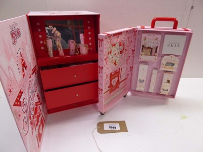 Lot P. Louise Mini Me Presents Miniwood grift box...