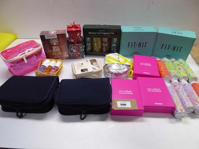 Lot Selection of toiletry gift sets including...
