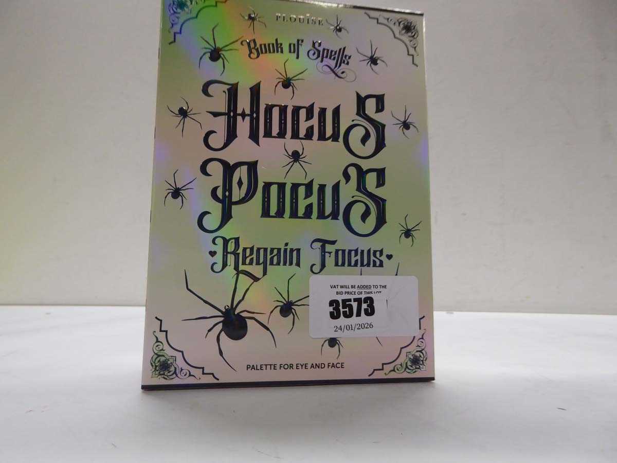 Lot P. Louise Book of Spells Hocus Pocus palette...
