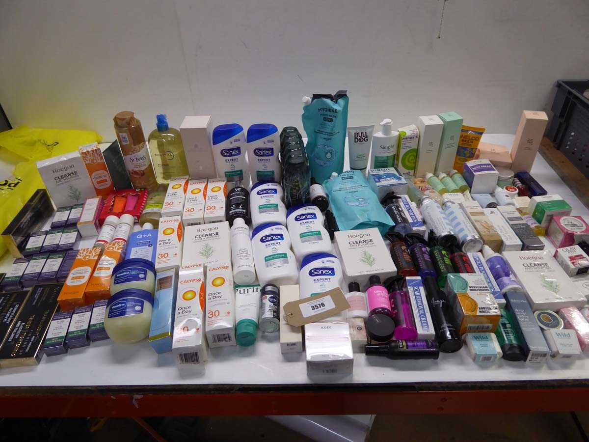 Lot Large bag of toiletries including hair...