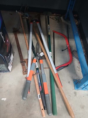 Lot 4093 - Selection of tooling to include saw, hedge...