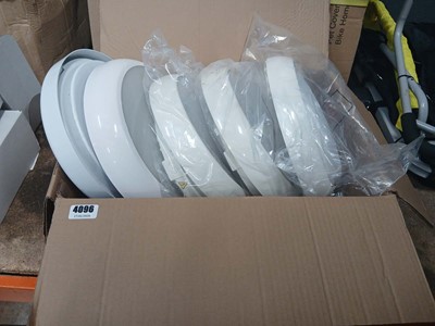 Lot 4096 - Box of down lighting