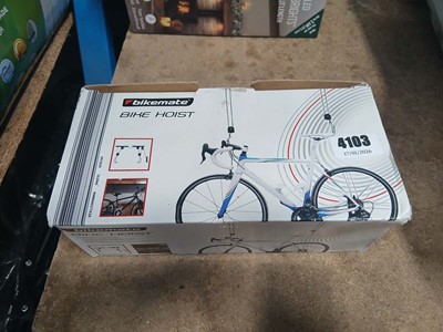Lot 4103 - Bike Mate bike hoist