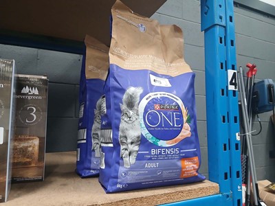 Lot 4113 - 2 bags of Purina cat food