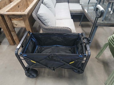 Lot 4133 - Folding beach trolley