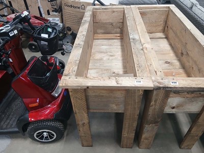 Lot 4135 - Wooden garden planter