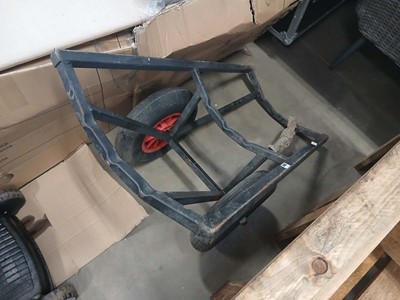 Lot 4140 - 25 gallon 2 wheeled barrel trolley