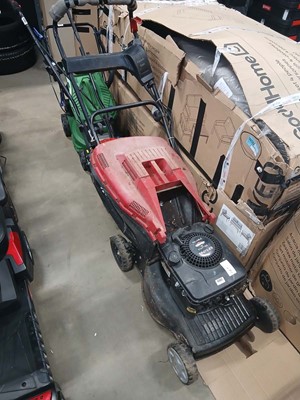 Lot 4141 - Briggs and Straton sp470-s petrol lawn mower