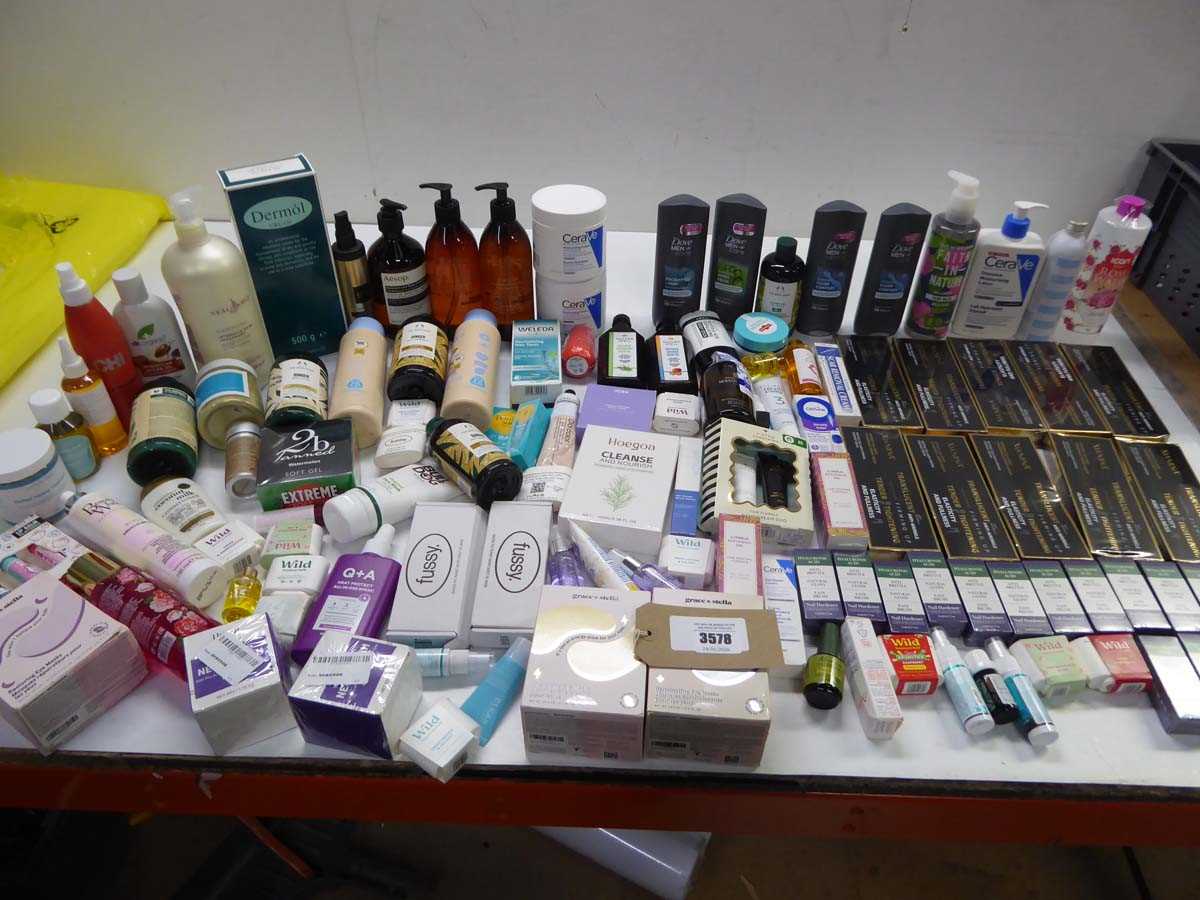 Lot Large bag of toiletries including hair...