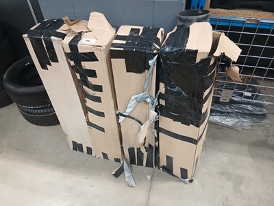 Lot 4147 - 4 boxed metal flue pipes