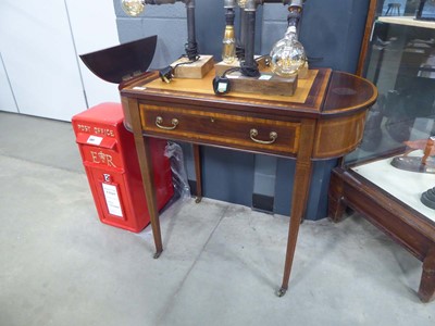 Lot 5002 - Edwardian single drawer desk