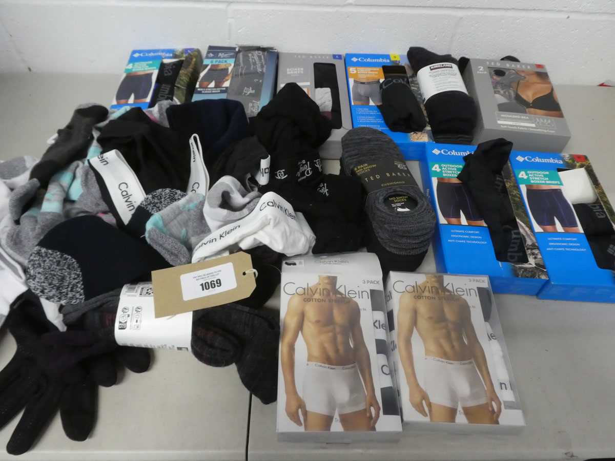 Lot Mixed lot of mens and womens underwear, socks,...