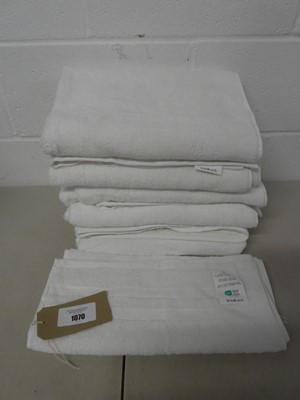 Lot Approx. 5 bath towels & x1 hand towel by Grandeur