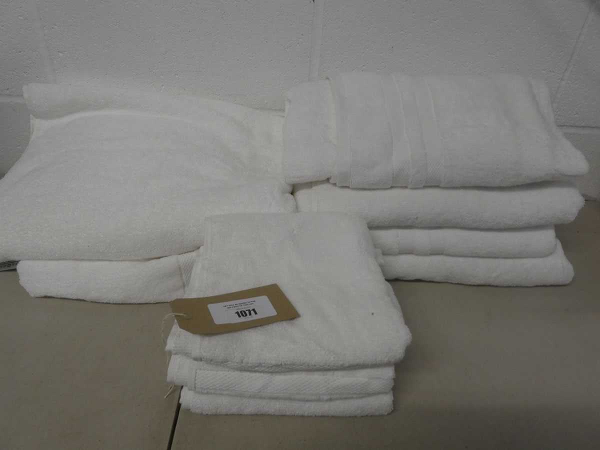 Lot Approx. 6 bath towels & x3 hand towels by...
