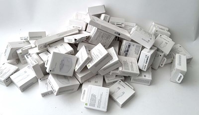 Lot Bag containing quantity of Apple cables,...