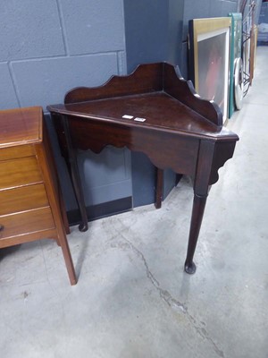 Lot 5028 - Georgian oak corner table