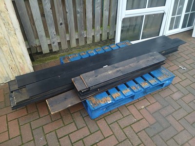 Lot 4194 - Various sized wooden planks