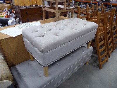 Lot 5195 - Buttoned oatmeal fabric seat