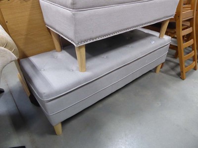 Lot 5196 - Buttoned oatmeal fabric seat