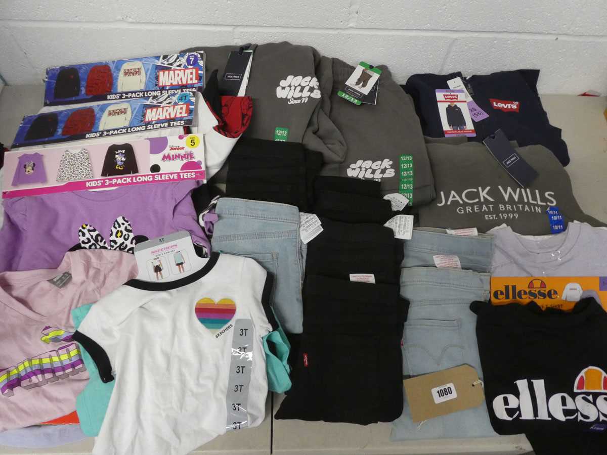 Lot Mixed lot of children's clothing to include...