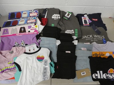 Lot Mixed lot of children's clothing to include...