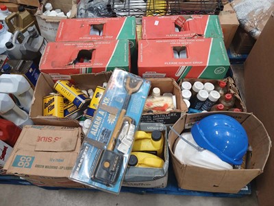 Lot 4241 - Pallet containing car oils and anti-freeze to...