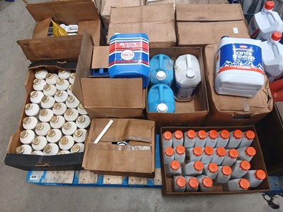 Lot 4243 - Pallet containing car oils and antifreeze to...