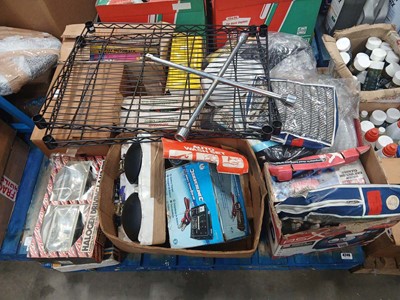 Lot 4246 - Pallet of car accessories to include a...