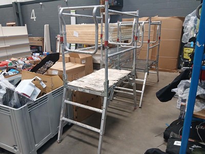 Lot 4255 - Pop up aluminium podium step