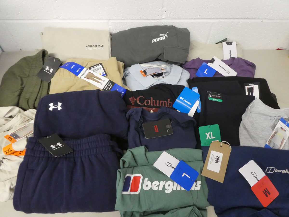 Lot Approx. 17 branded items of clothing to...