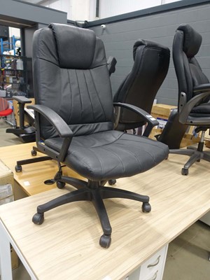 Lot 4316 - Office desk, 2x 3 drawer cabinets plus black...