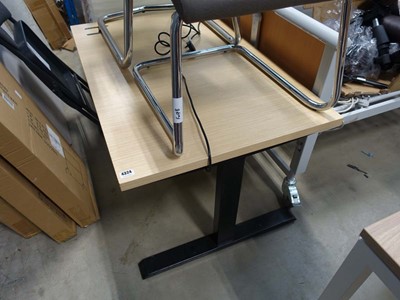 Lot 4324 - Electric rise and fall desk