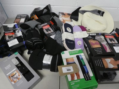 Lot Mixed lot of mens and womens underwear, socks,...
