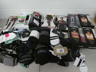 Lot Mixed lot of mens and womens underwear, socks,...