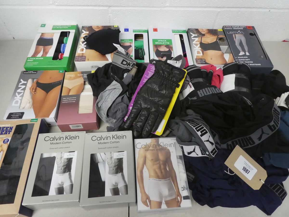 Lot Mixed lot of mens and womens underwear, socks,...