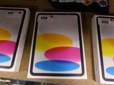 Lot 2230 - Apple iPad A16 wifi 128 GB boxed MD3Y4KN/A...