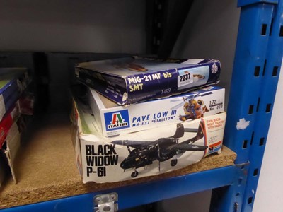 Lot 2237 - 3 boxed model airplane kits, Mig 2N1, Pavelow...