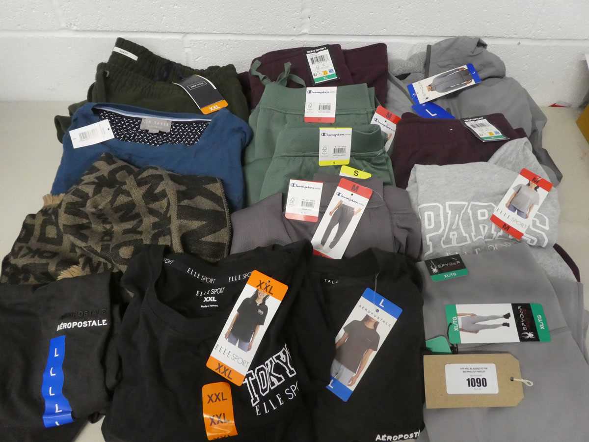 Lot Approx. 15 branded items of clothing to...