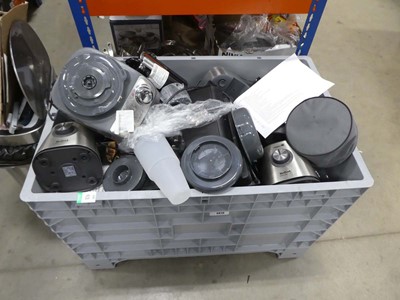 Lot 3013 - Large box of loose kitchen appliances (box not...