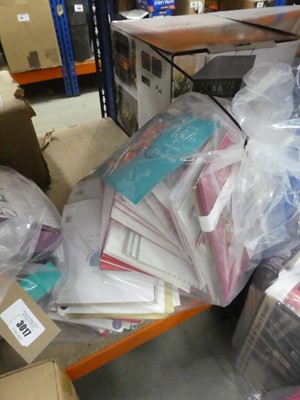 Lot 3018 - Bag of mixed celebratory cards