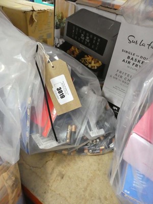 Lot 3019 - Large bag of batteries
