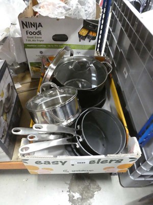Lot 3035 - Tray of loose pots and pans
