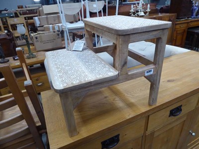 Lot 5201 - Carved 2 tier step